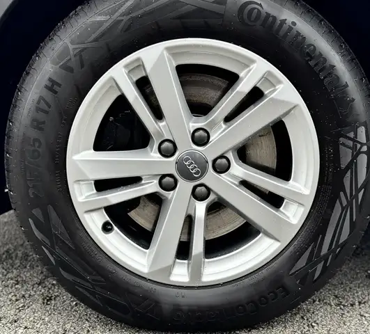 Audi Q3 view 4
