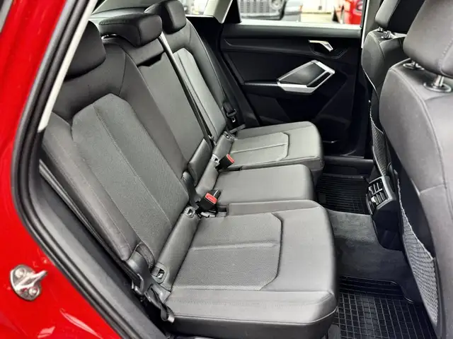 Audi Q3 view 7
