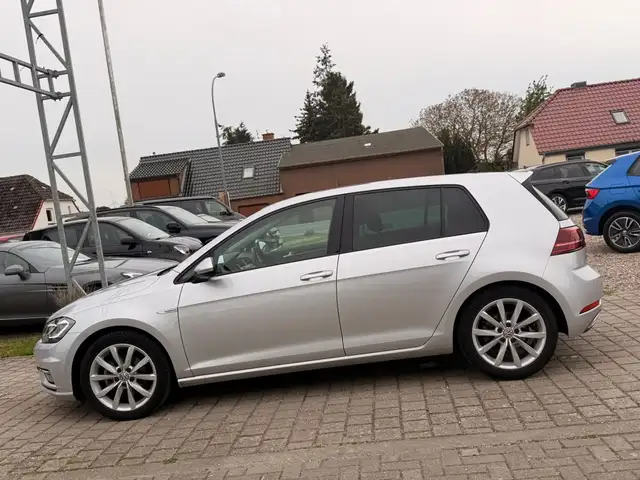Volkswagen Golf view 4