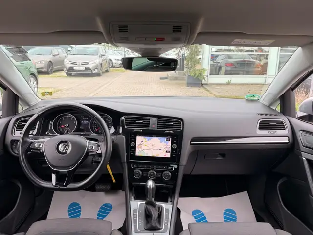 Volkswagen Golf view 12