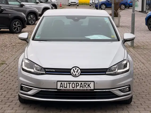 Volkswagen Golf view 2
