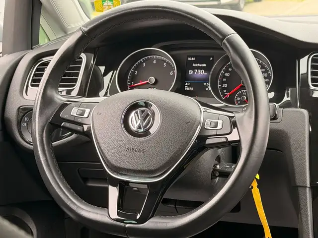 Volkswagen Golf view 14