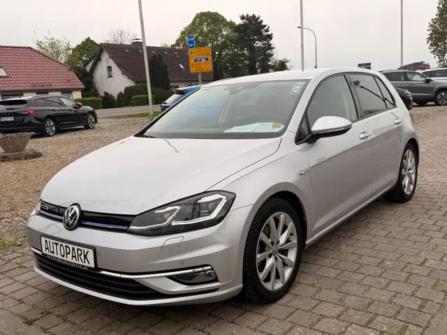 Volkswagen Golf view 3
