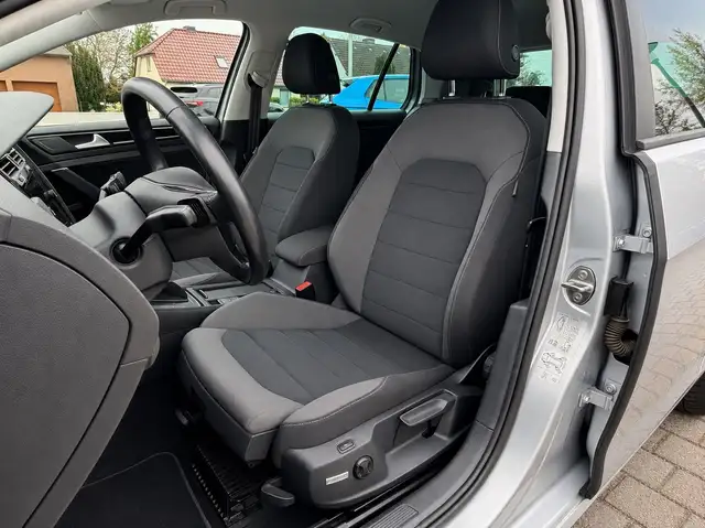 Volkswagen Golf view 8