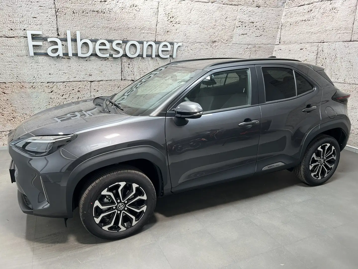 Toyota Yaris Cross Hybrid 2WD Active Drive 130PS Gris - 1