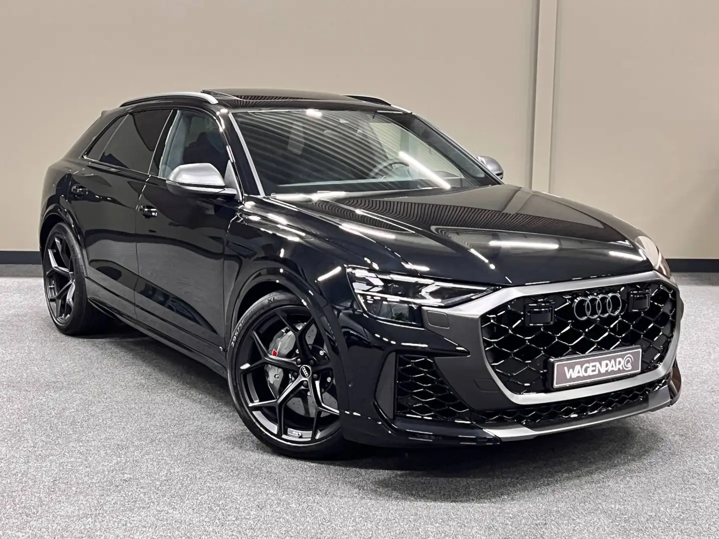 Audi RS Q8 Performance CARBON*B&O ADV*SPORT.DIFF*305 KM/H Schwarz - 1