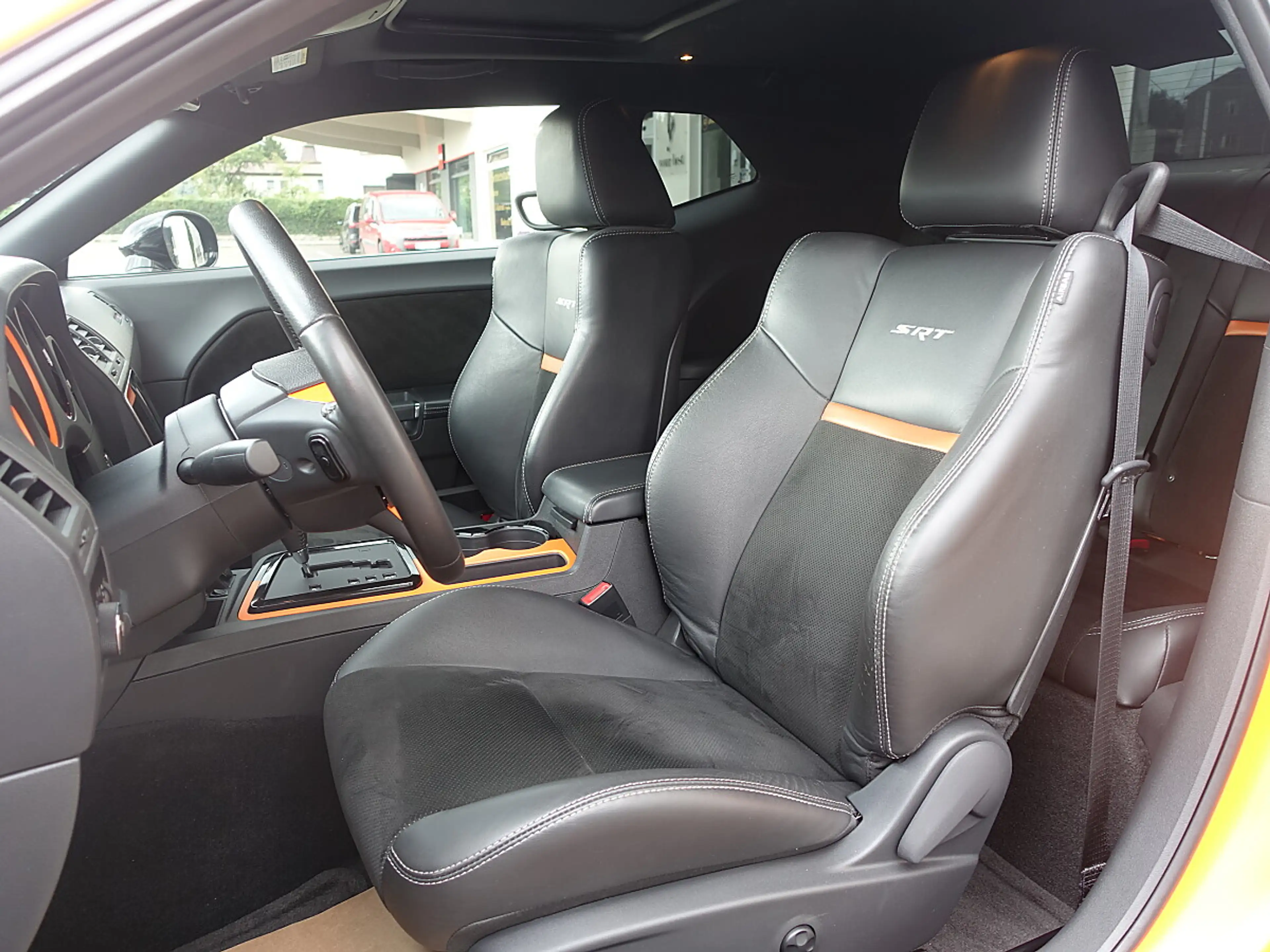 Dodge Challenger — photo 10