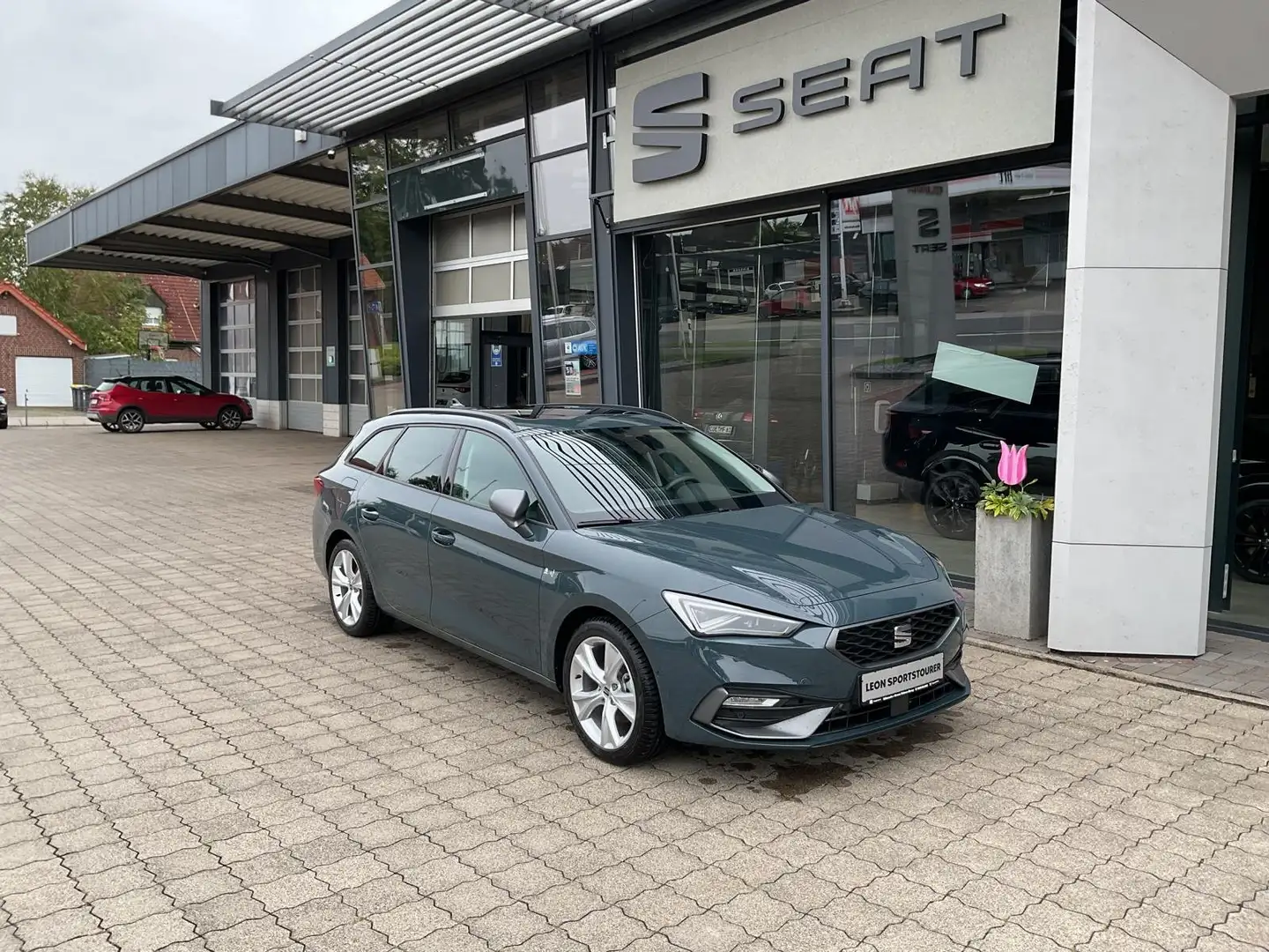 SEAT Leon 1.5 eTSI 150PS FR - Matrix LED Blau - 1