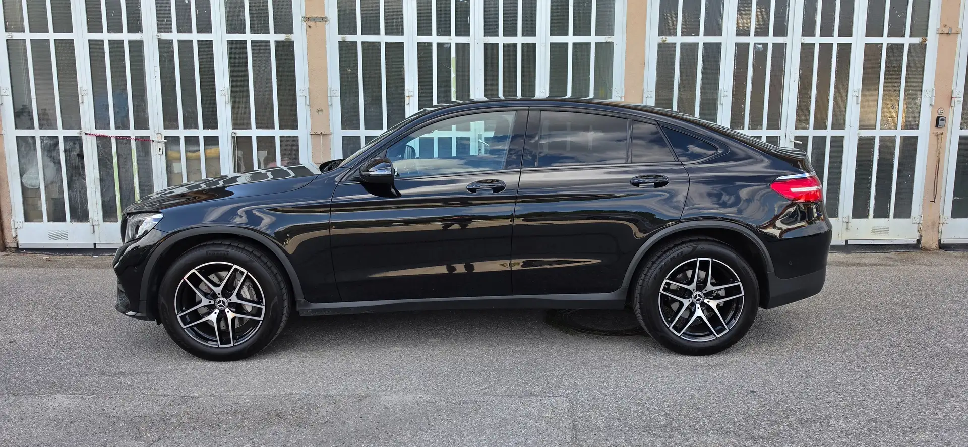 Mercedes-Benz GLC 250 d Coupe 4Matic AMG *NIGHT PAKET*LED*KAMERA*AHK* Schwarz - 2