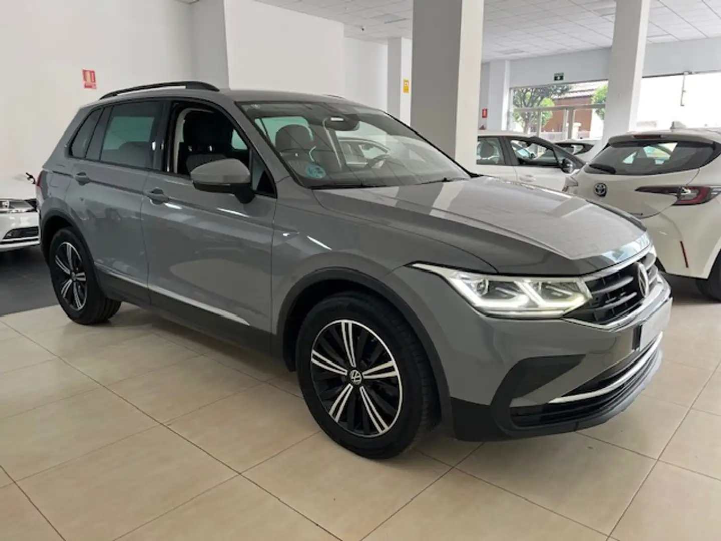 Volkswagen Tiguan 2.0TDI Life DSG 110kW Gris - 1