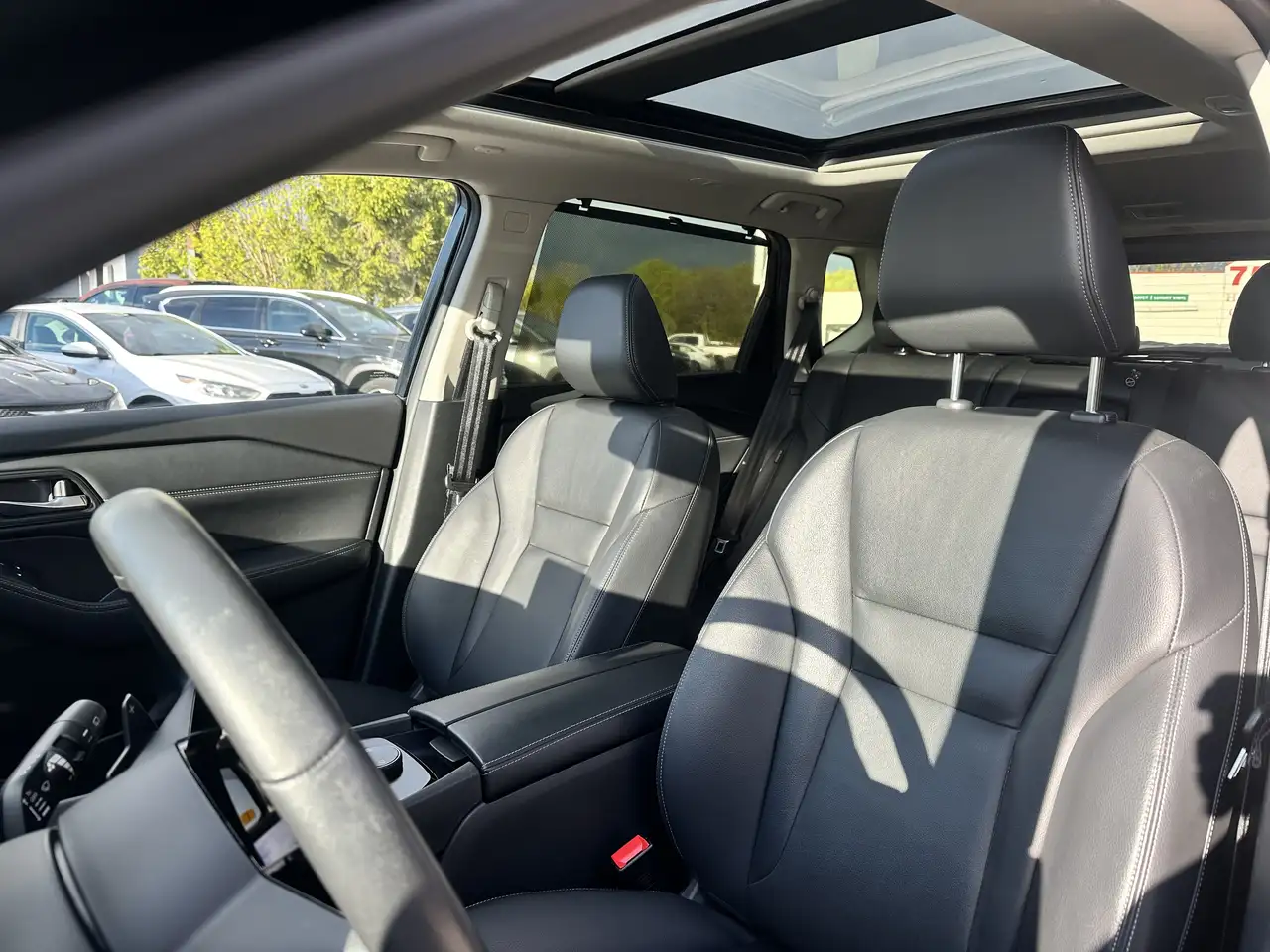 Nissan Rogue снимка Nissan Rogue