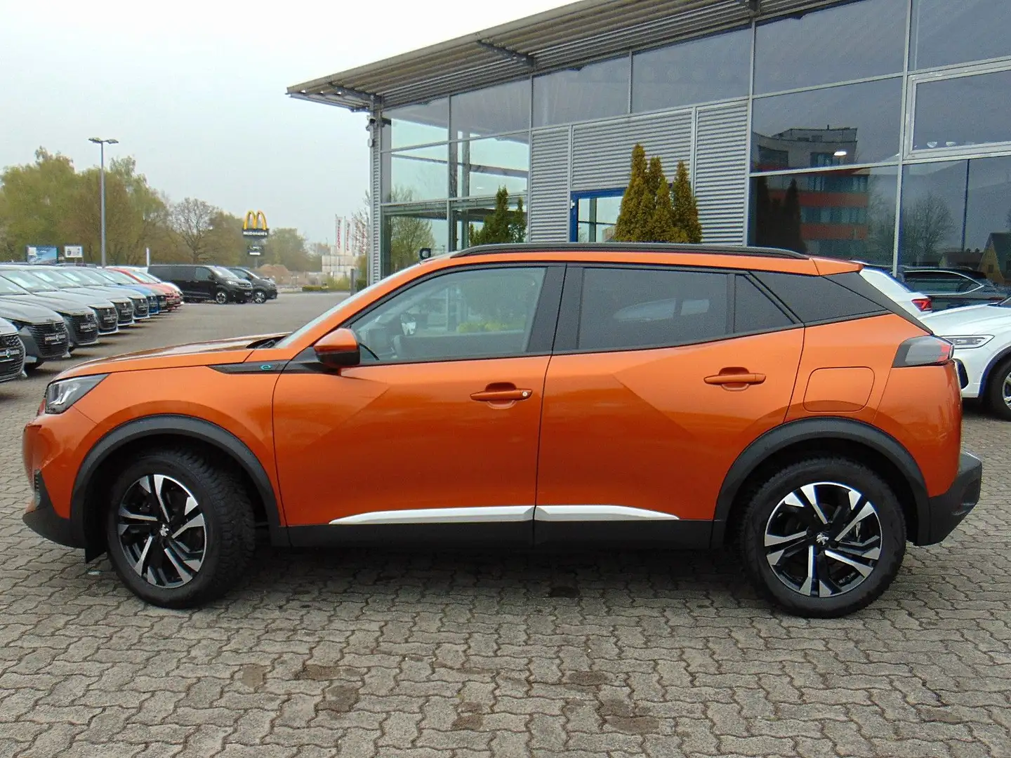 Peugeot 2008 e- Allure Orange - 2