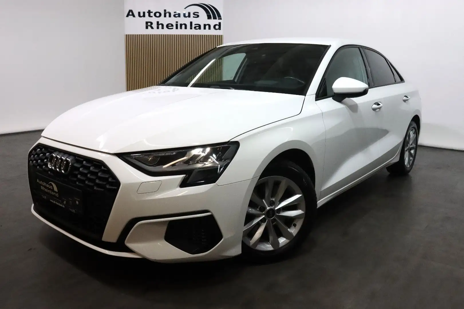 Audi A3 Lim. 35 TDI *HEAD-UP*SPORTSITZE*LEDER*LED*DAB Weiß - 1