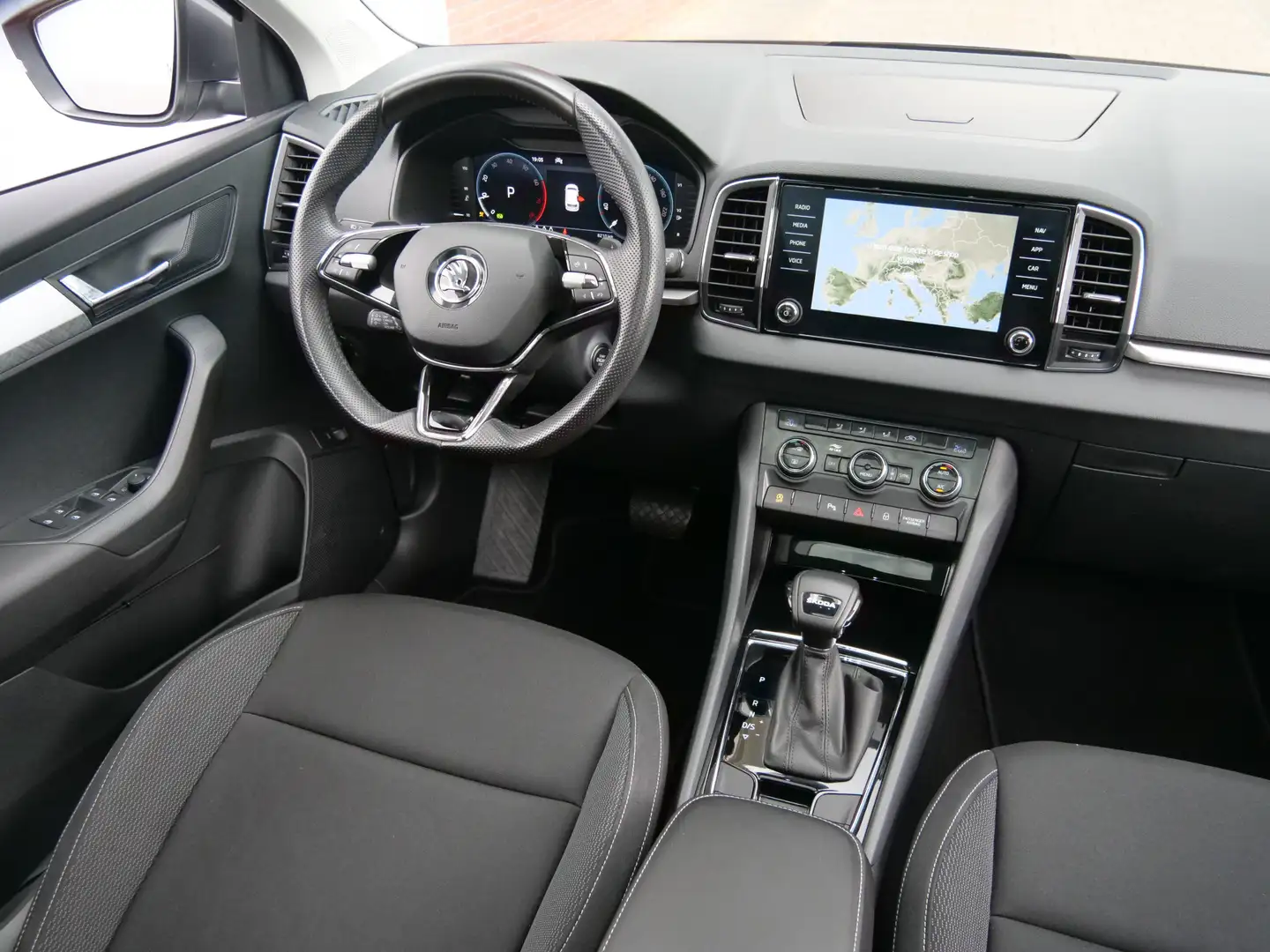 Skoda Karoq 1.5 TSI ACT 150pk Sportline Business Automaat Appl Gris - 2