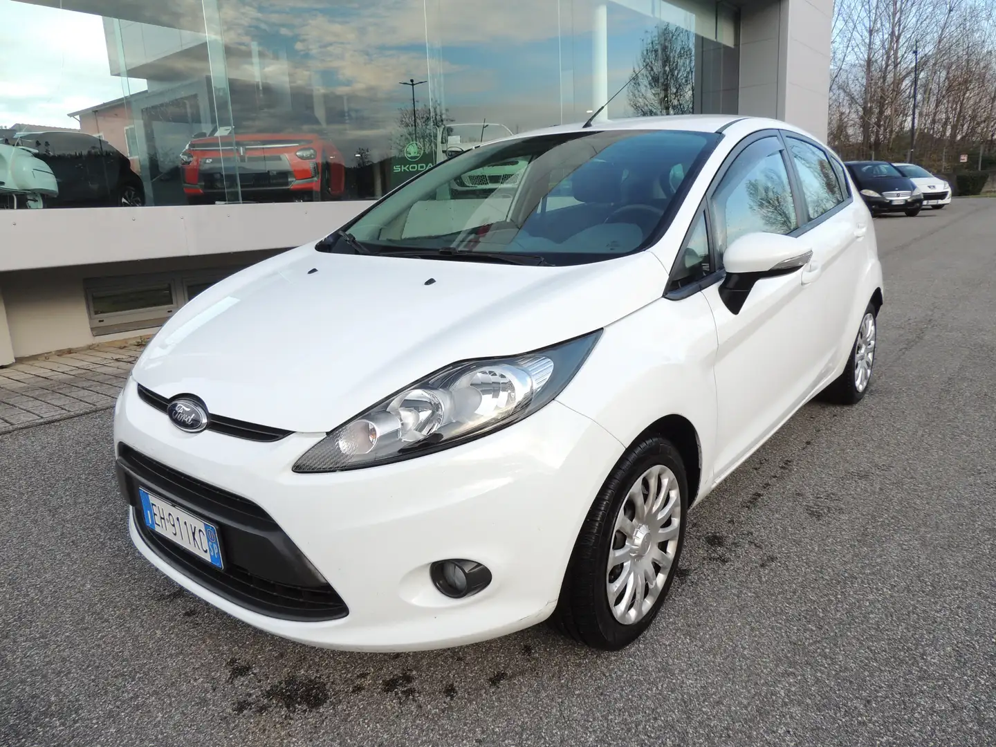 Ford Fiesta Fiesta 5p 1.2 16v PLUS c/esp E5 Wit - 1