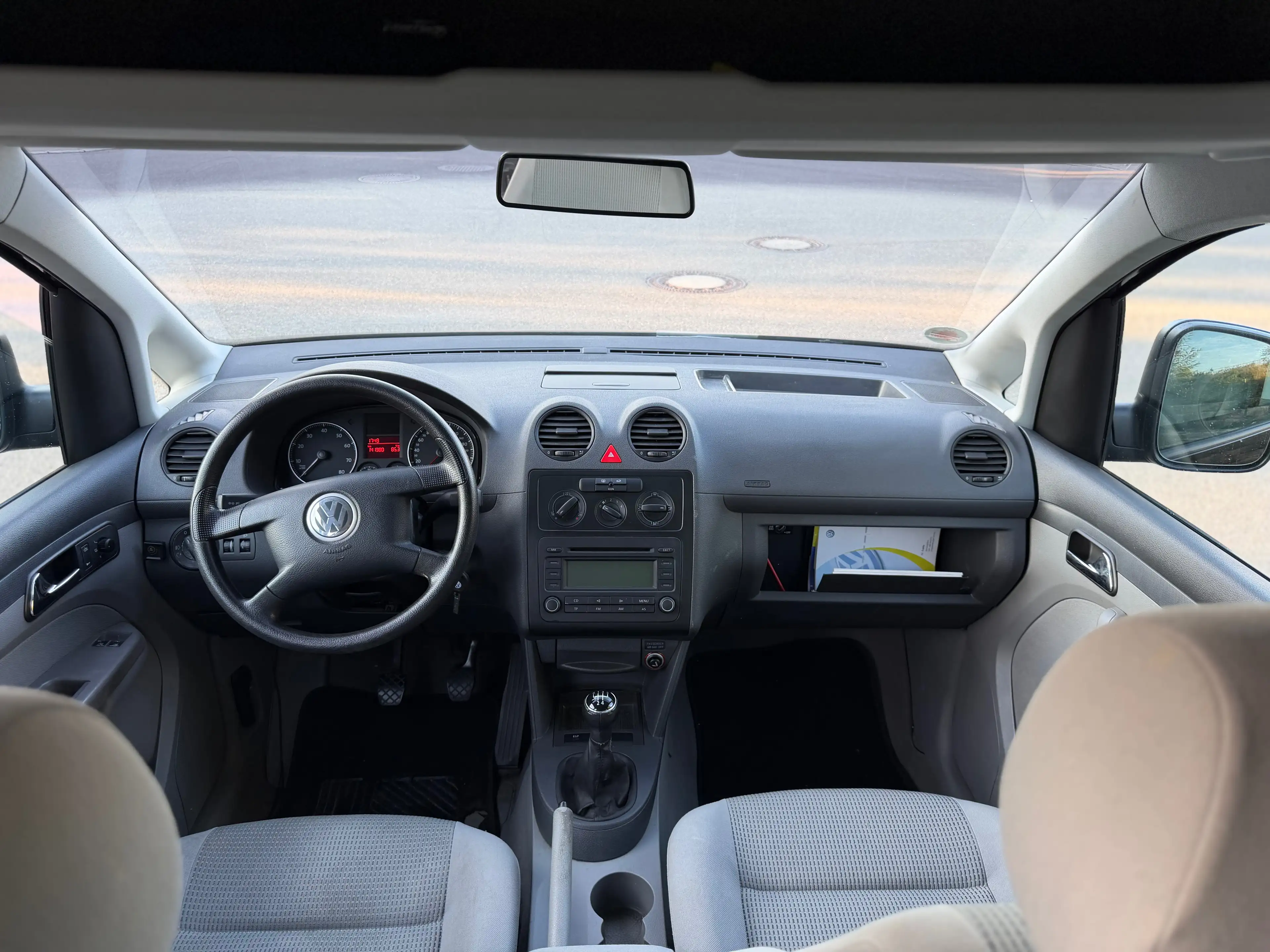 Volkswagen Caddy 1.6 Klima | 7 Sitzer | TÜV 06/2028 — photo 11