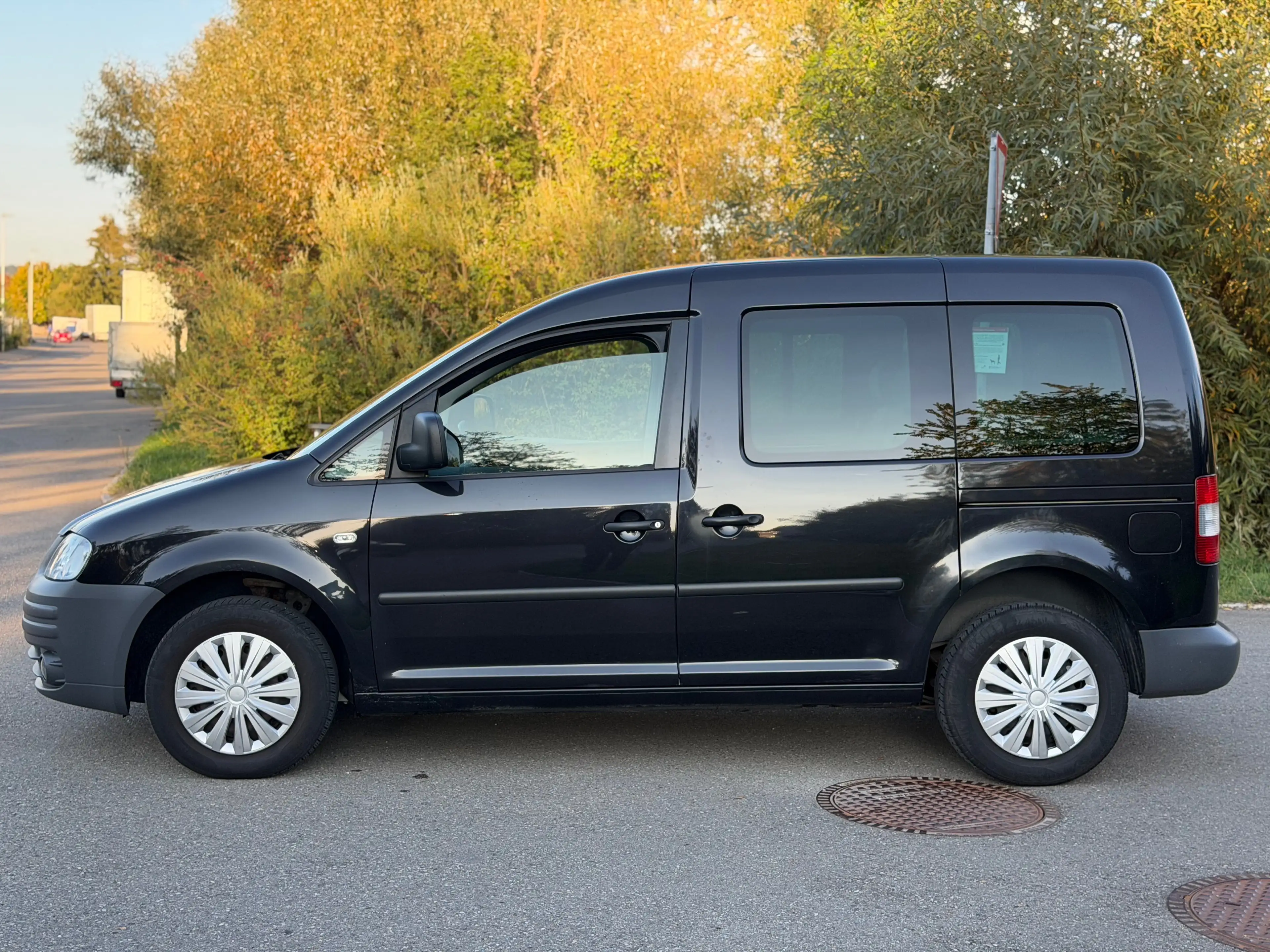 Volkswagen Caddy 1.6 Klima | 7 Sitzer | TÜV 06/2028 — photo 3