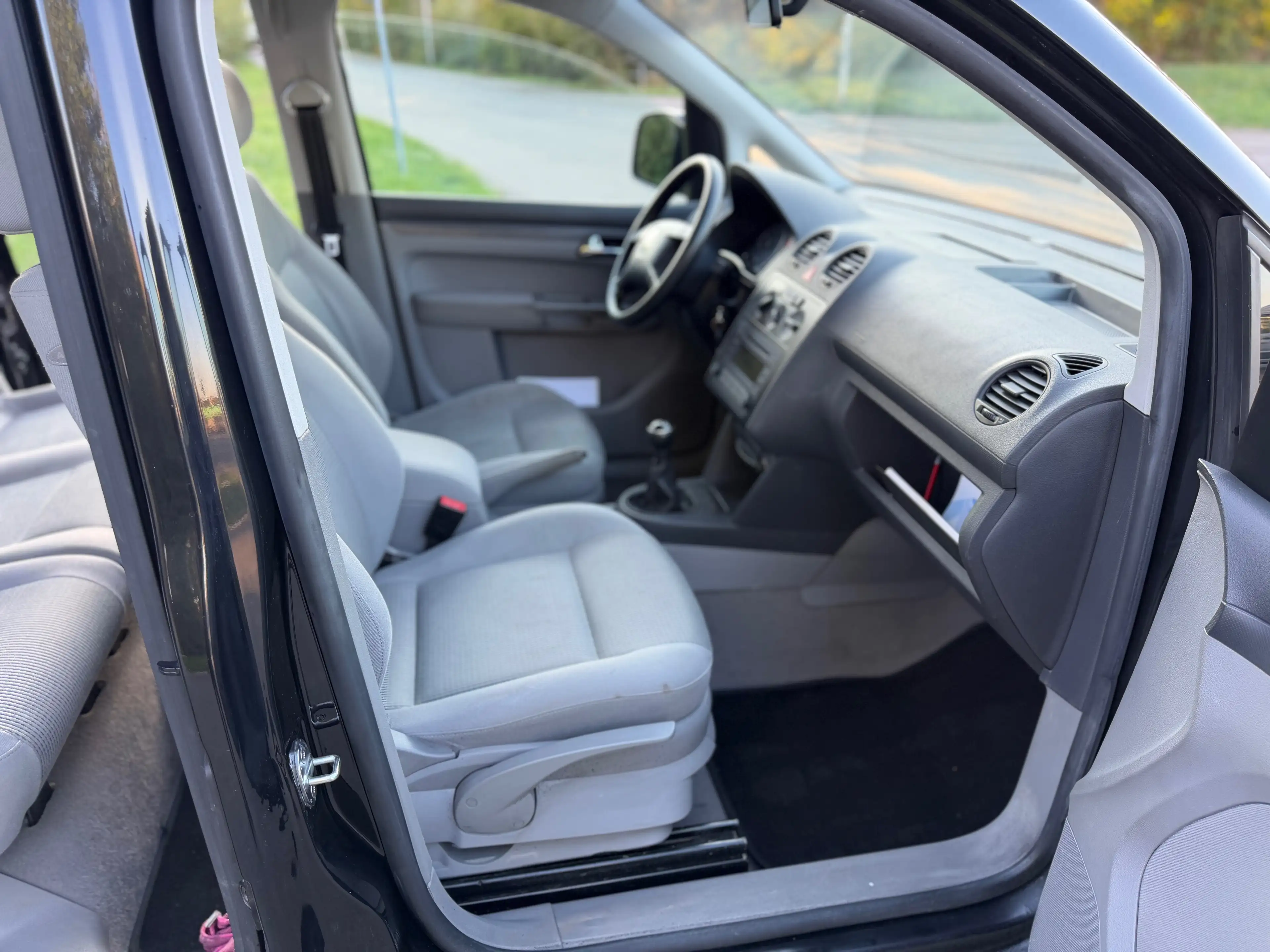 Volkswagen Caddy 1.6 Klima | 7 Sitzer | TÜV 06/2028 — photo 10