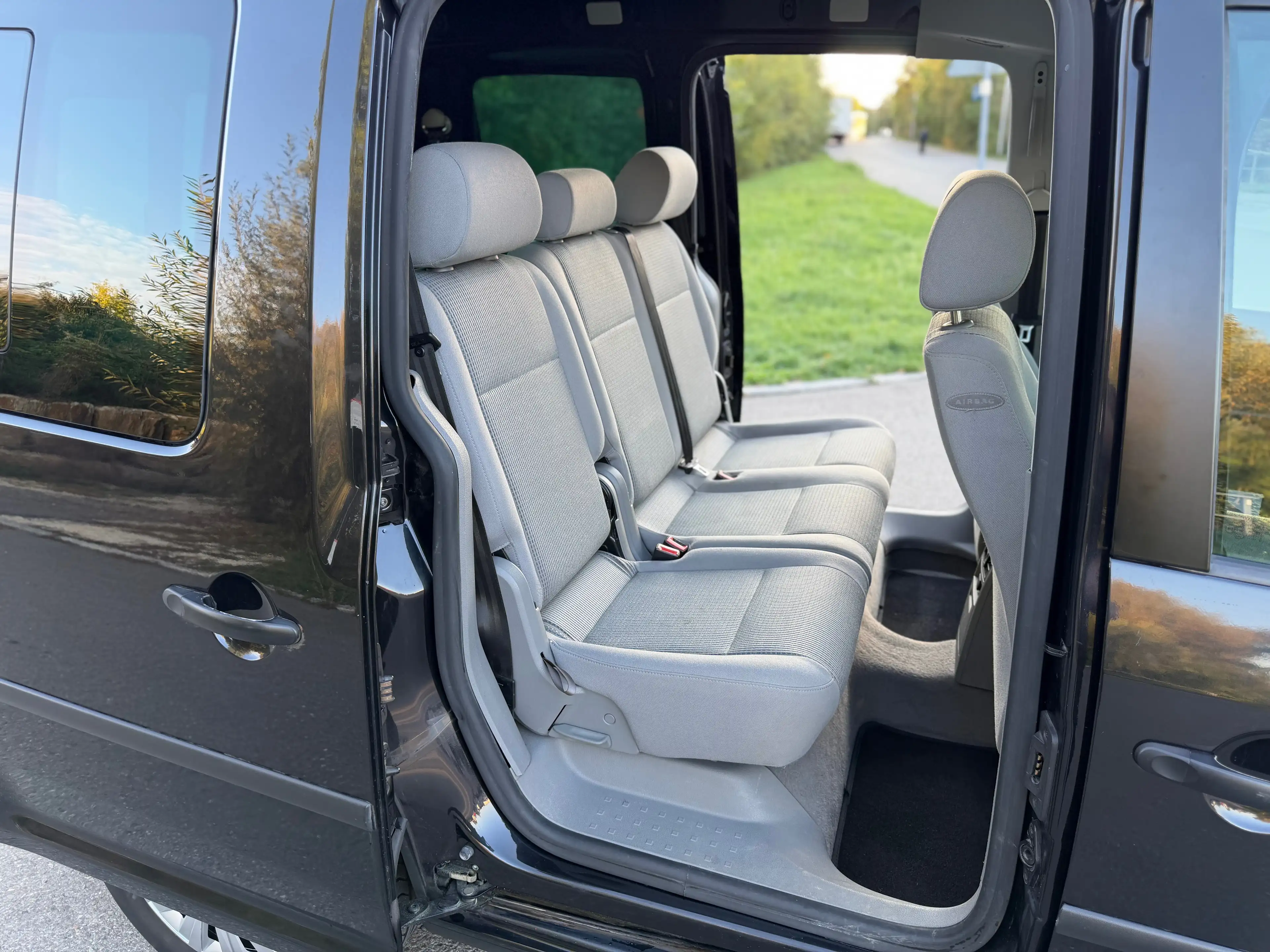Volkswagen Caddy 1.6 Klima | 7 Sitzer | TÜV 06/2028 — photo 9