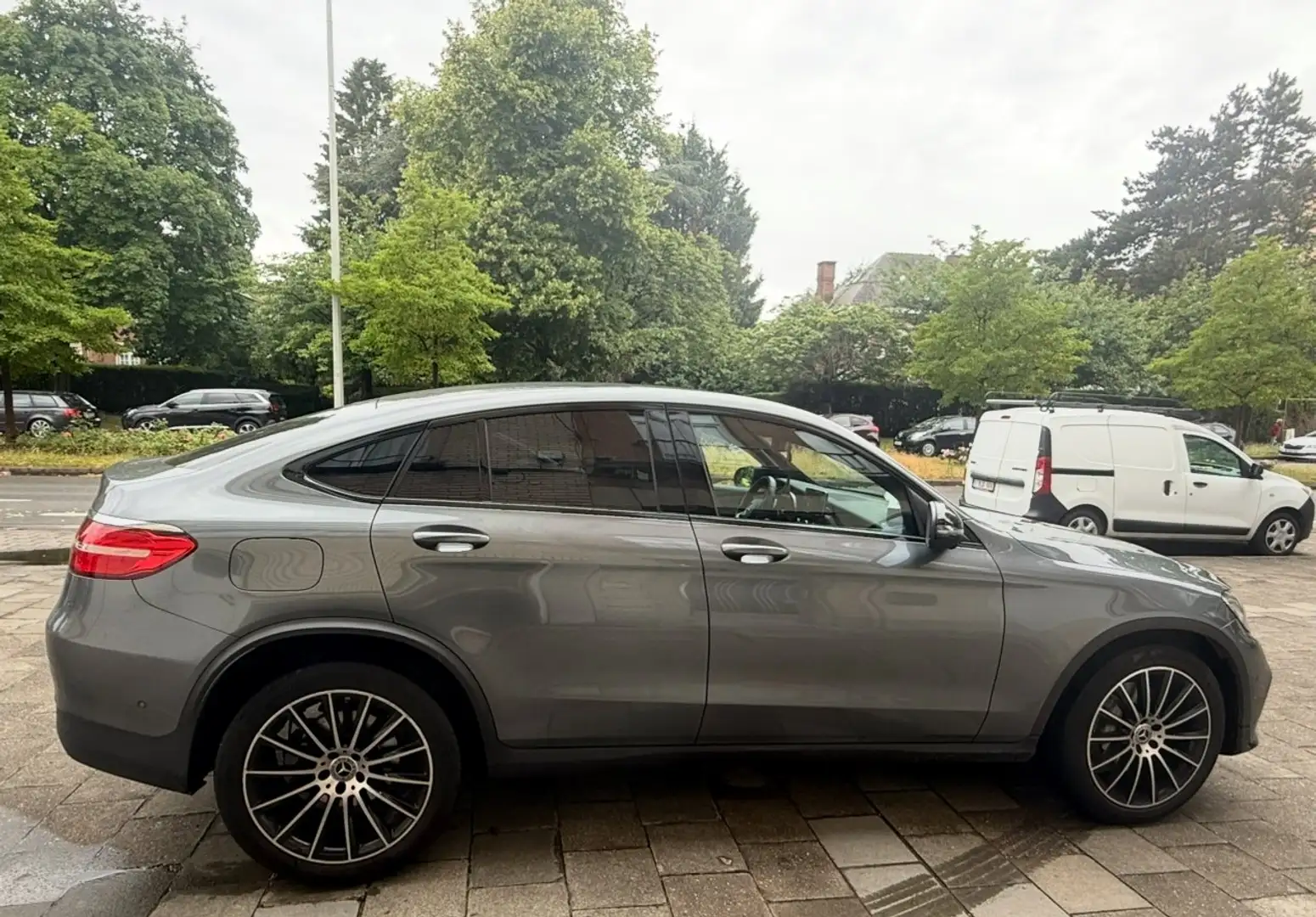 Mercedes-Benz GLC 220 GLC 220 d 4-Matic Business Solution AMG Grijs - 2