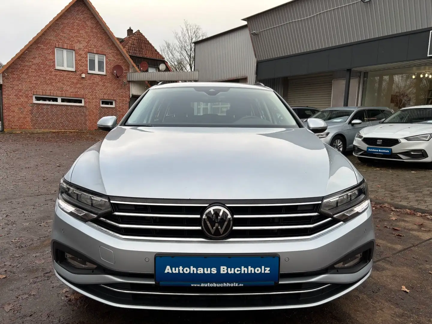 Volkswagen Passat Variant 2.0TDI DSG Business*AHK*Navi* Silber - 2
