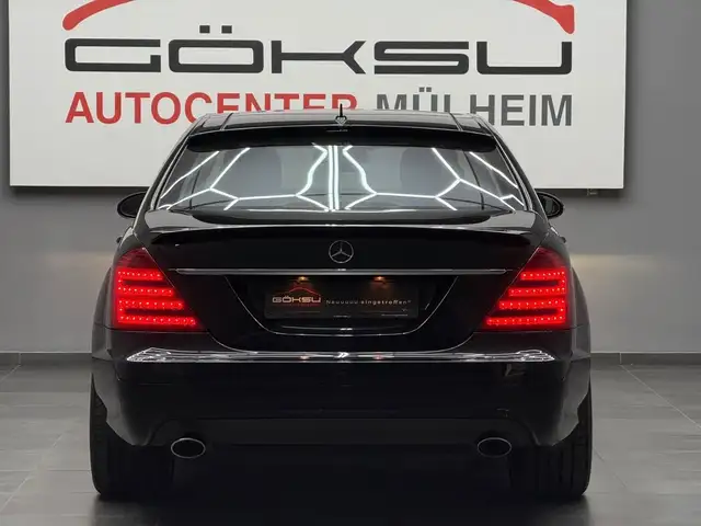 Mercedes-Benz S-Class view 4