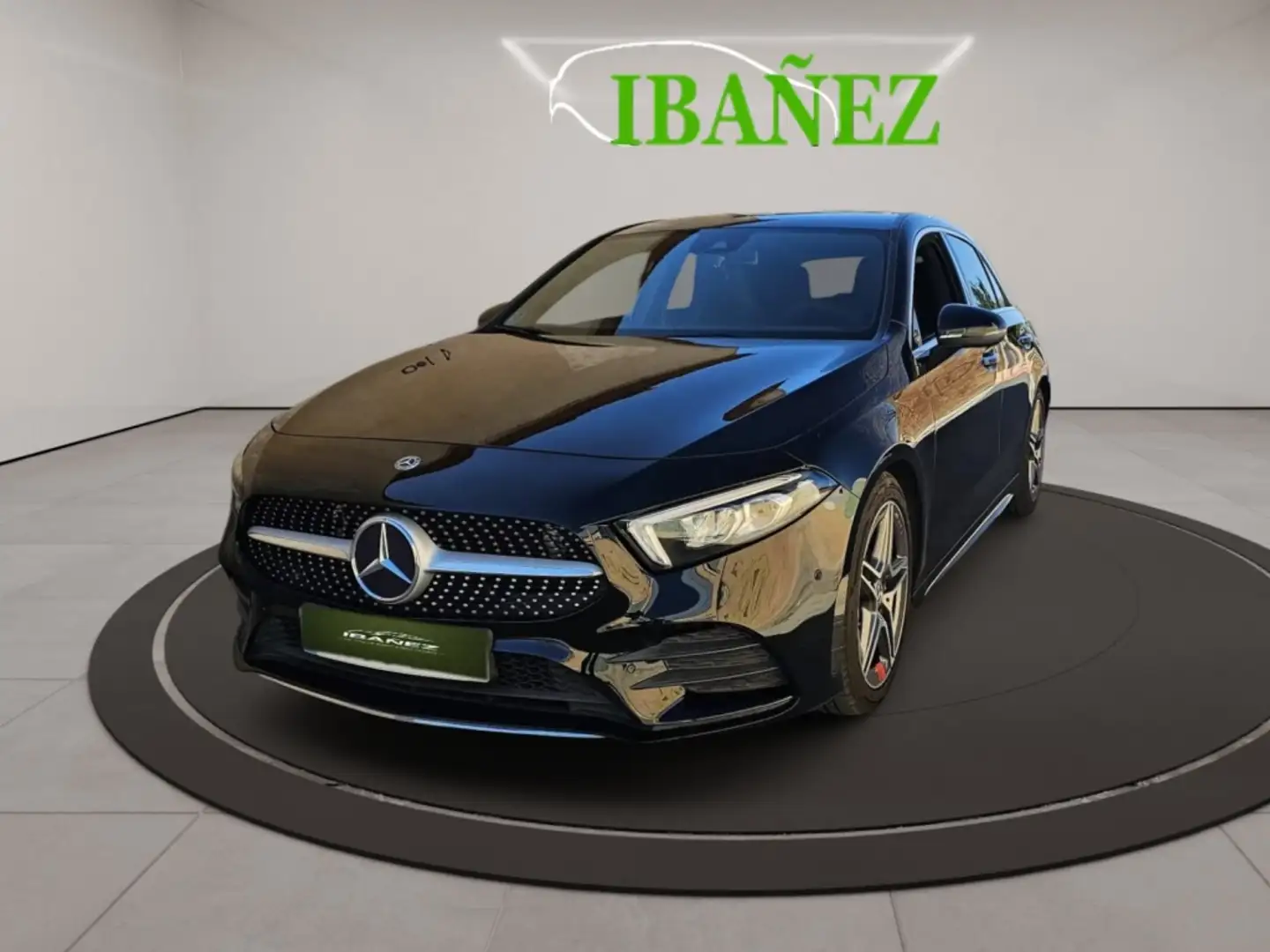 Mercedes-Benz A 180 Sedán 7G-DCT (4.75) Schwarz - 1