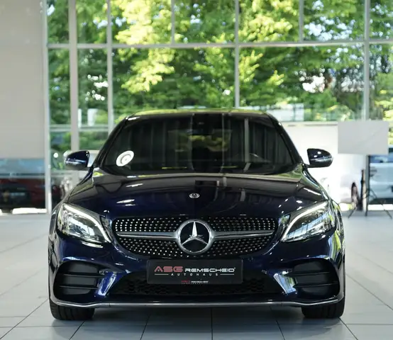 Mercedes-Benz 300 view 3