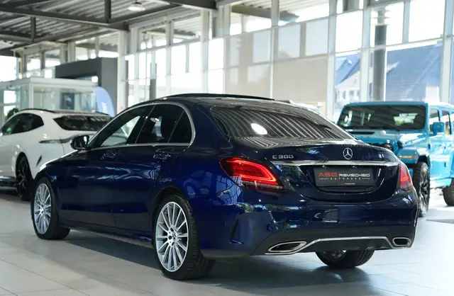Mercedes-Benz 300 view 10