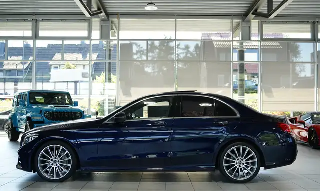 Mercedes-Benz 300 view 11
