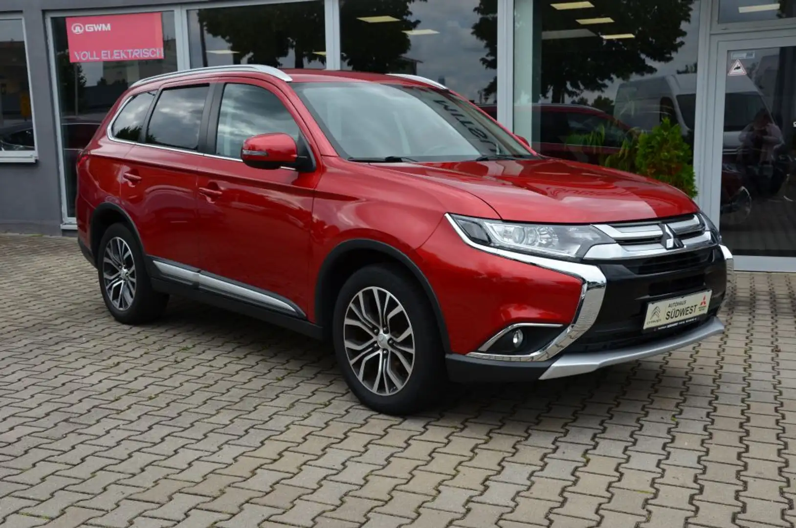 Mitsubishi Outlander 2.2 DI-D 4WD Plus Rosso - 1