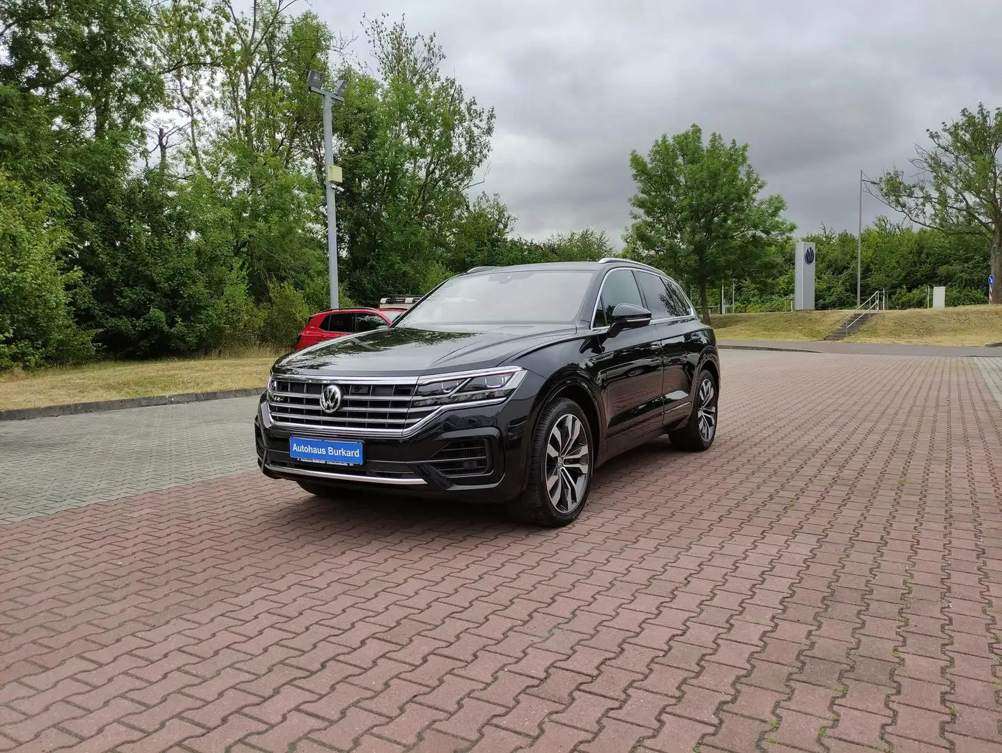 Volkswagen Touareg R-Line  4.0 V8 TDI+421Ps+AHZV+Panod.+4M+ Zwart - 1