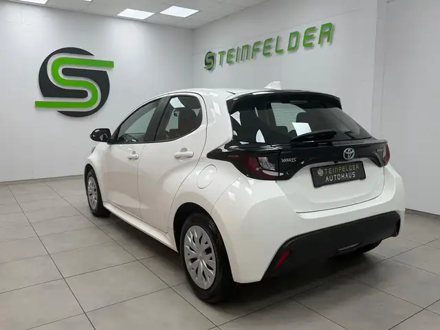 Toyota Yaris view 4
