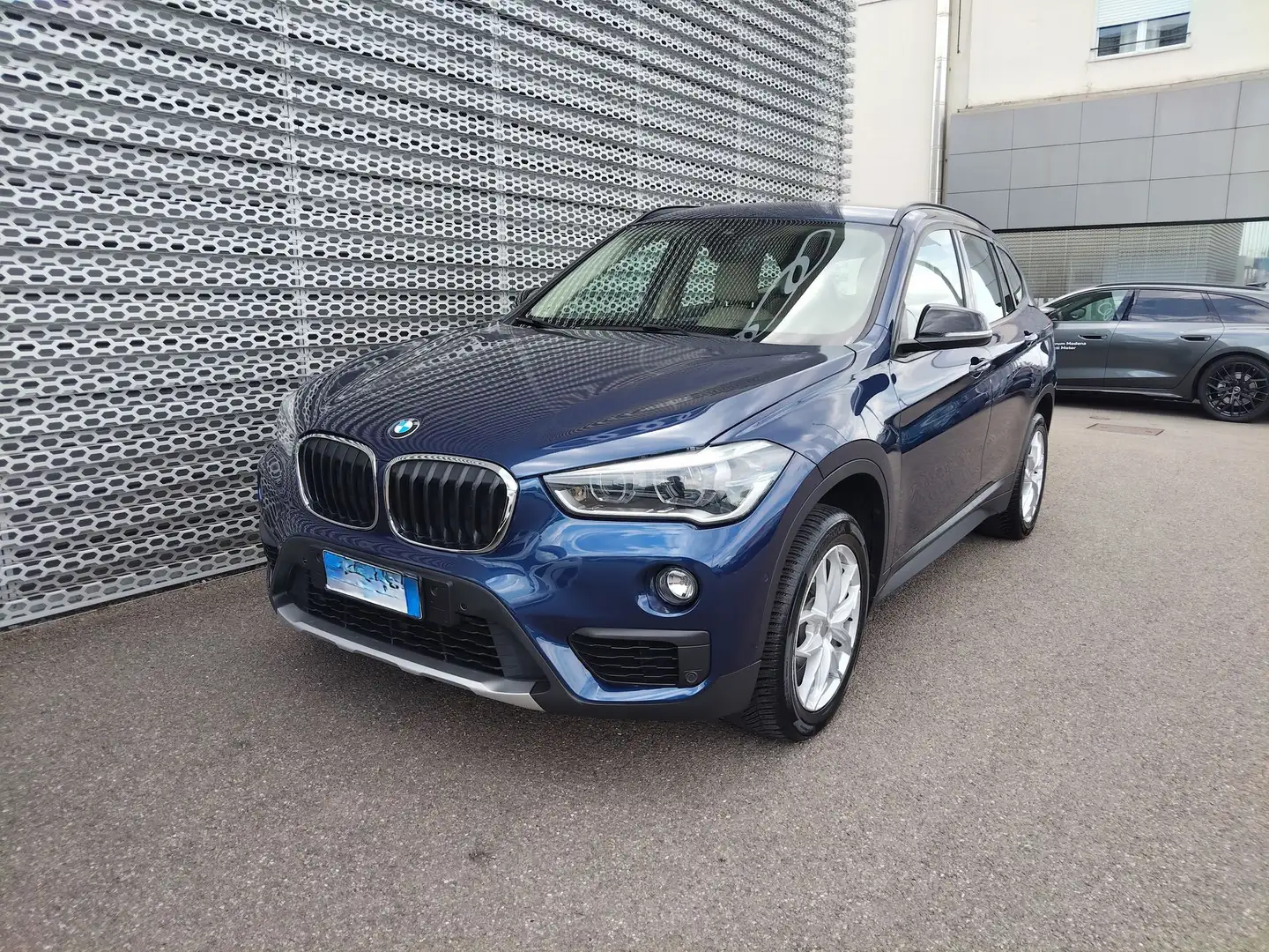 BMW X1 X1 sDrive18d Business Bleu - 1