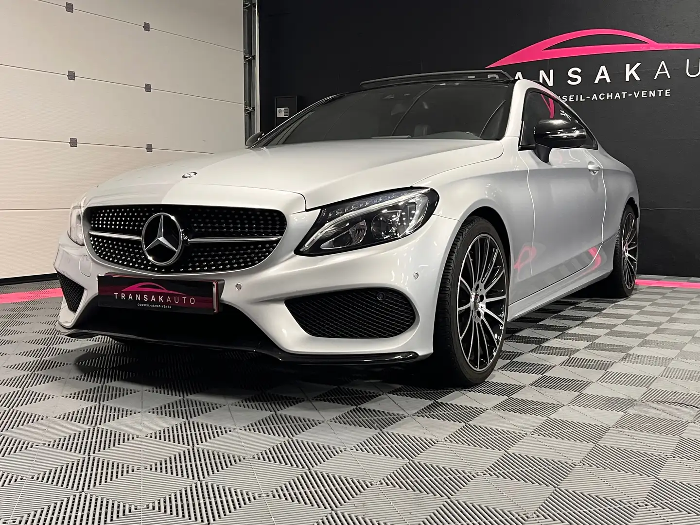 Mercedes-Benz C 220 d Coupe AMG LINE **TOIT OUVR.-LED-CAMERA-CUIR** Zilver - 2