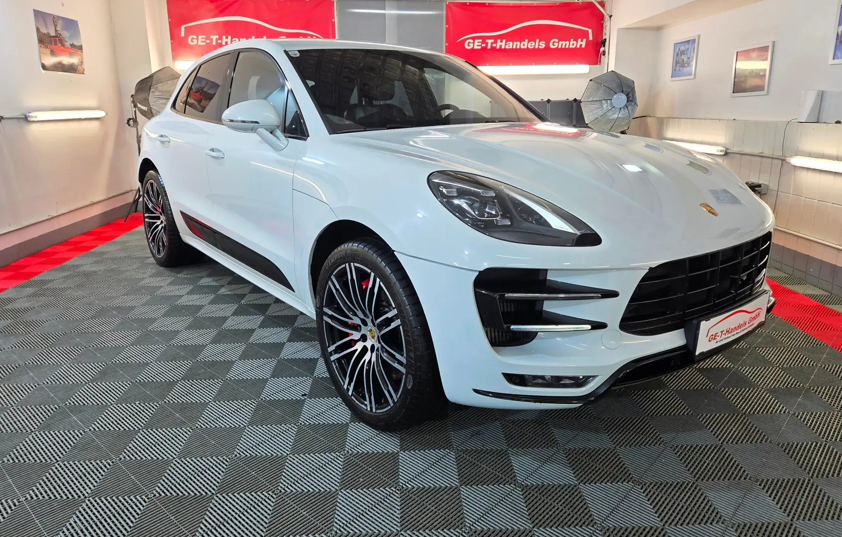 Porsche Macan Turbo Performance Carbon Paket LED Approved Gar. Weiß - 2