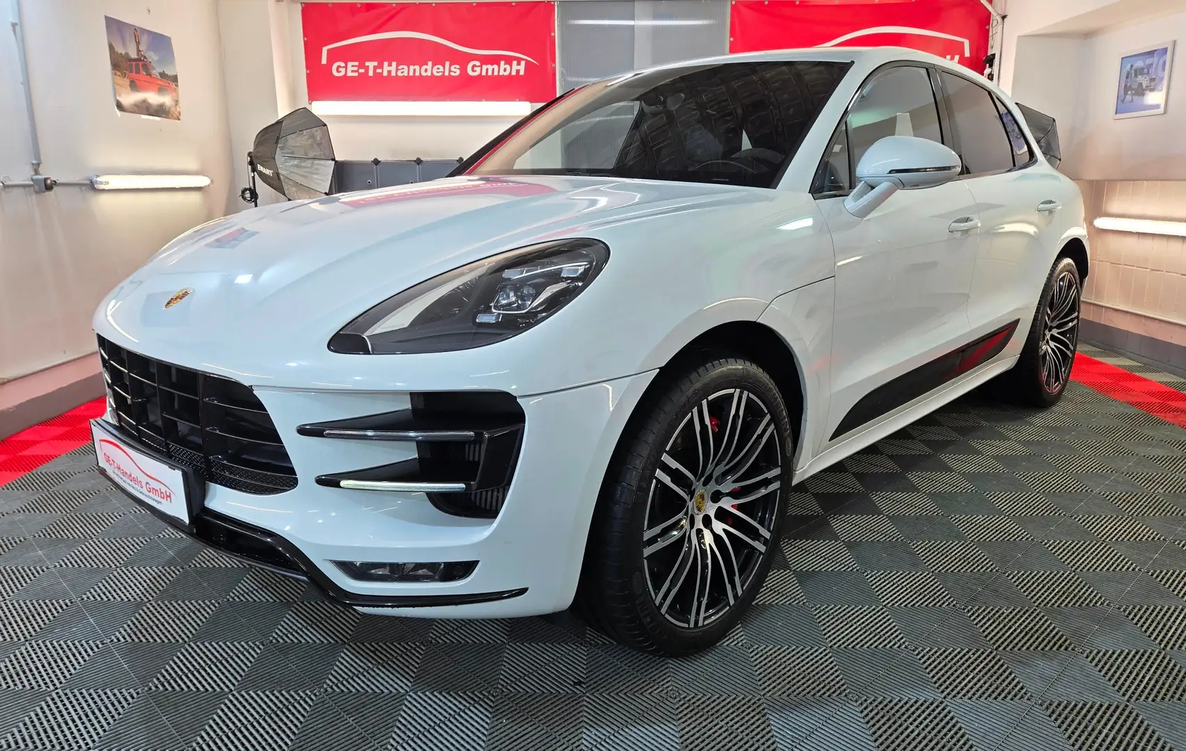 Porsche Macan Turbo Performance Carbon Paket LED Approved Gar. Weiß - 1