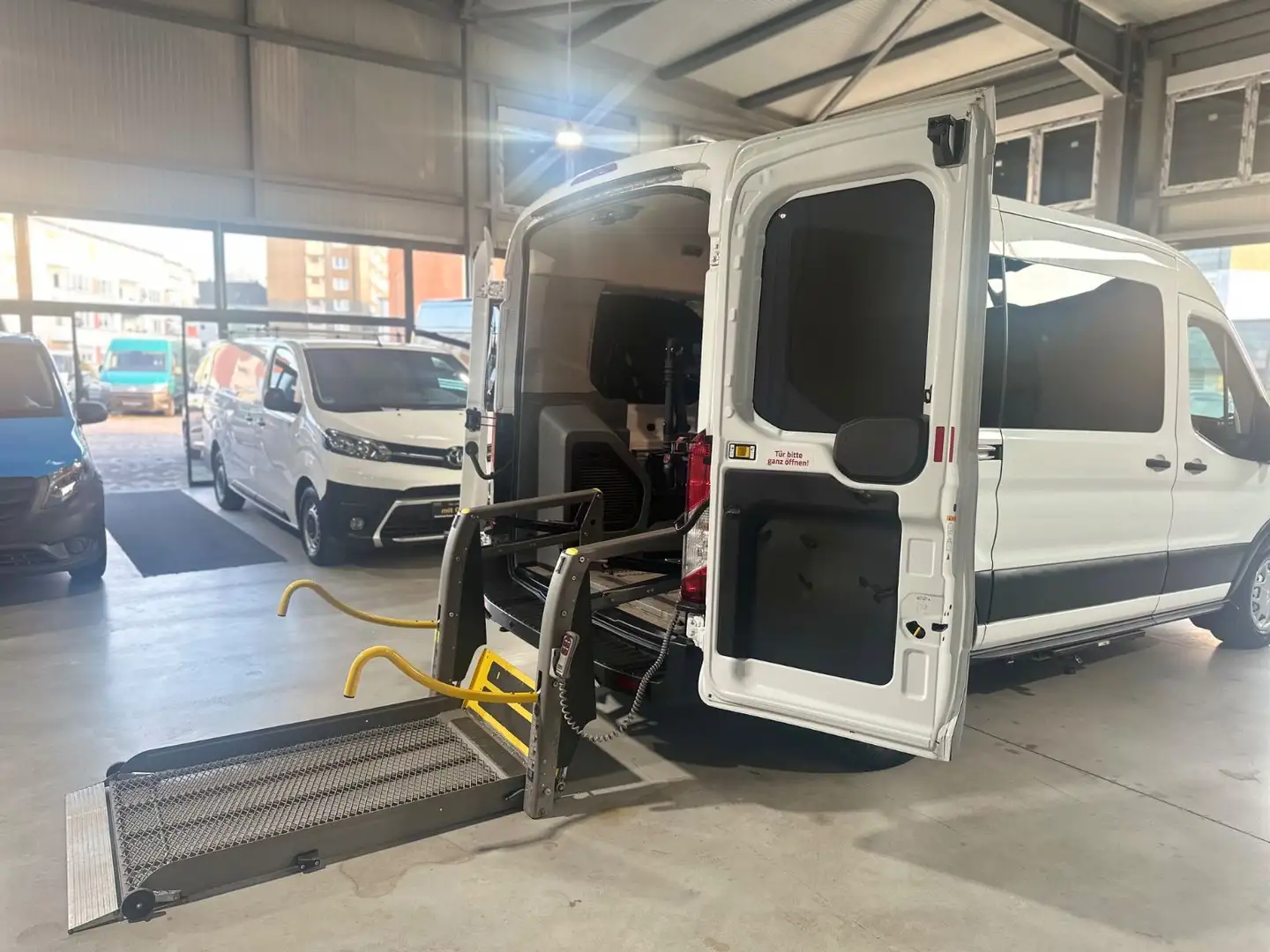 Ford Transit 350 *KRANKENTRANSPORT*LIEGE+STUHL+RAMPE Weiß - 1
