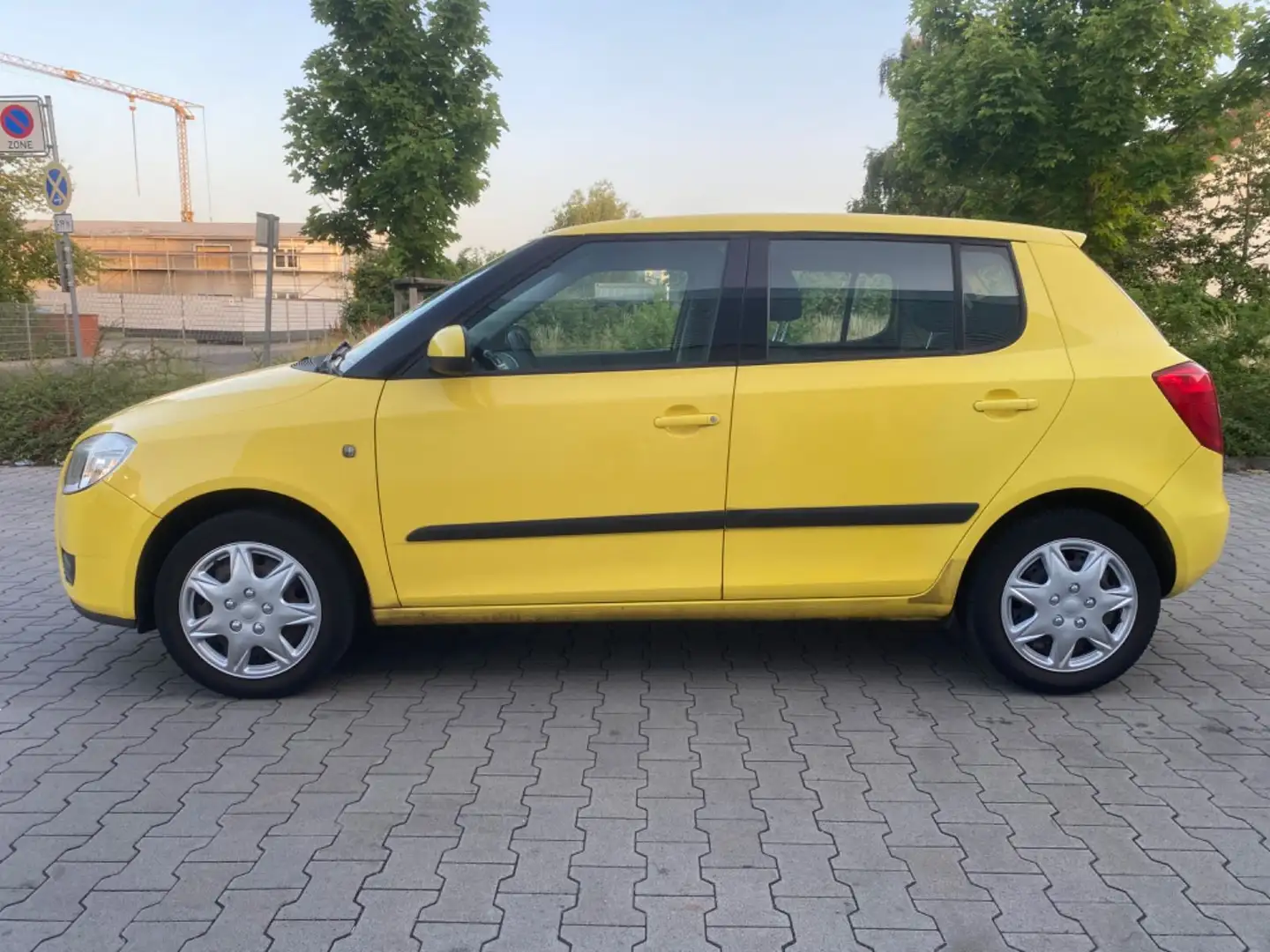 Skoda Fabia Ambiente. Tempomat, Klima, PDC. Jaune - 2