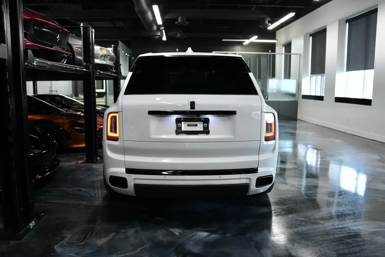 Rolls-Royce Cullinan снимка Rolls-Royce Cullinan