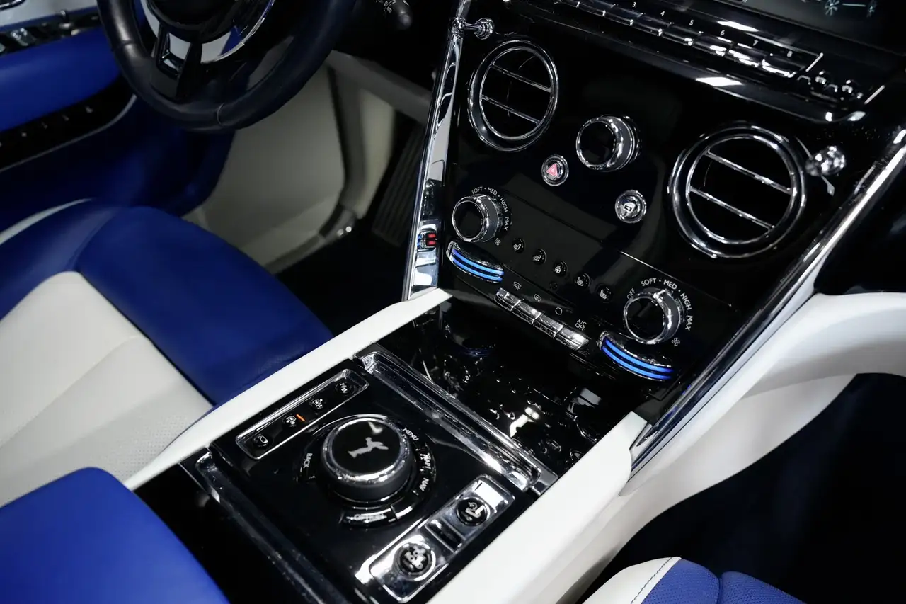 Rolls-Royce Cullinan снимка Rolls-Royce Cullinan