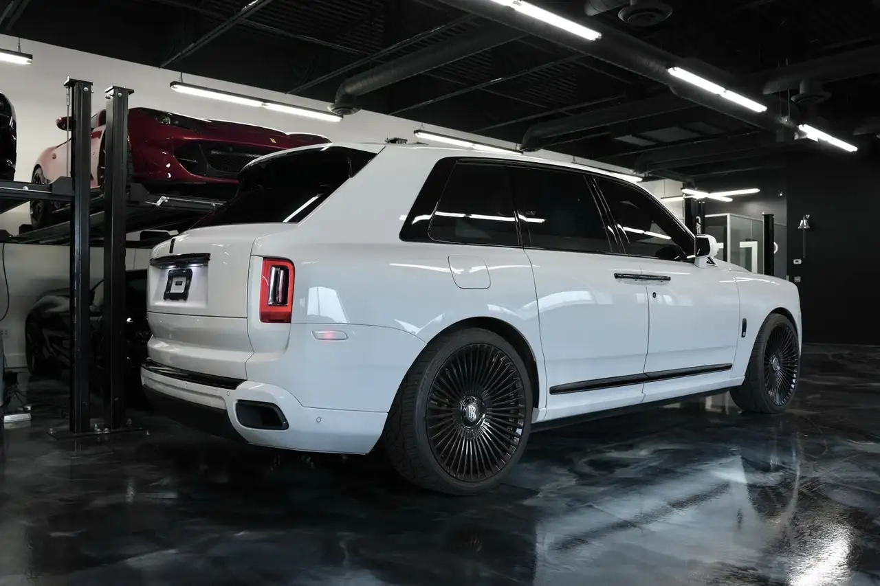 Rolls-Royce Cullinan снимка Rolls-Royce Cullinan