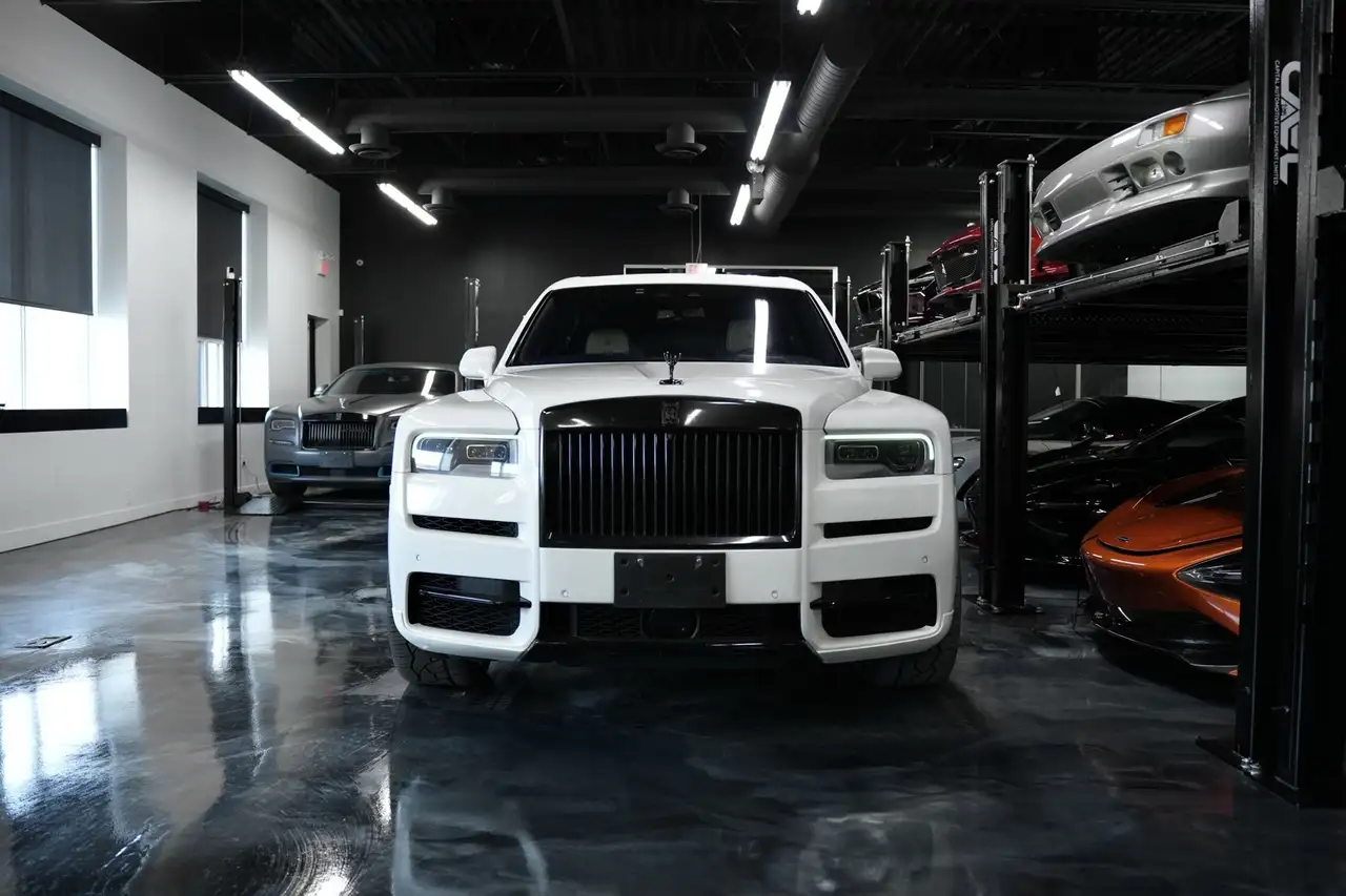 Rolls-Royce Cullinan снимка Rolls-Royce Cullinan