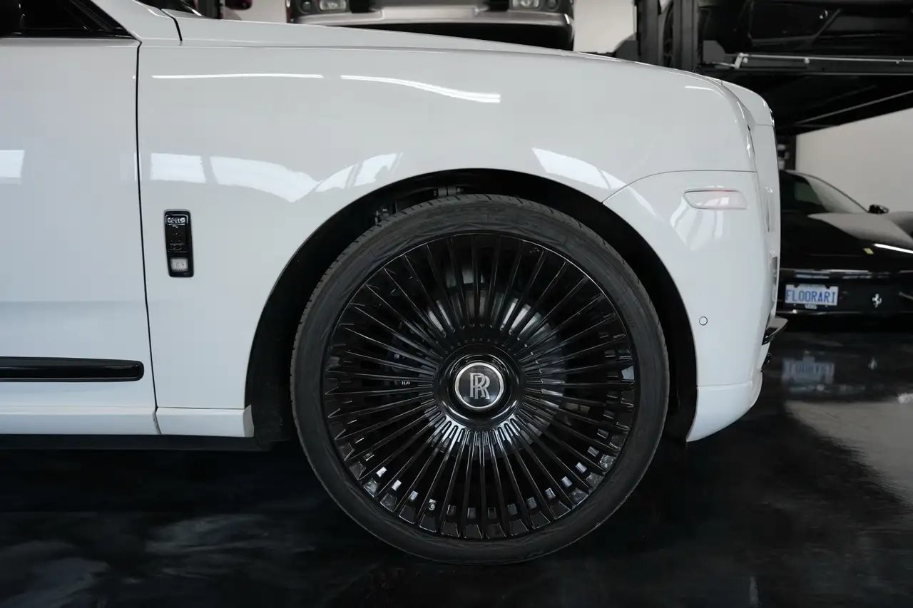 Rolls-Royce Cullinan снимка Rolls-Royce Cullinan