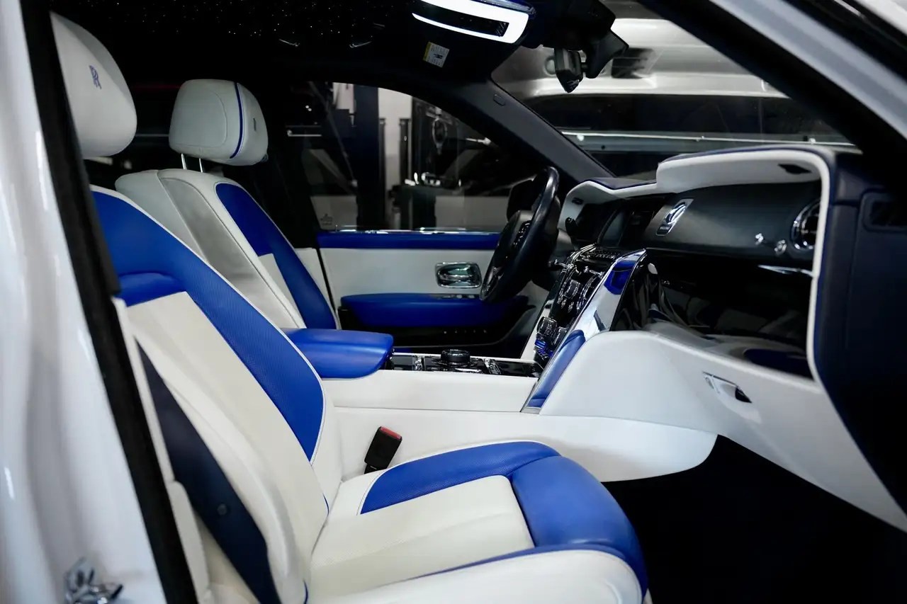 Rolls-Royce Cullinan снимка Rolls-Royce Cullinan