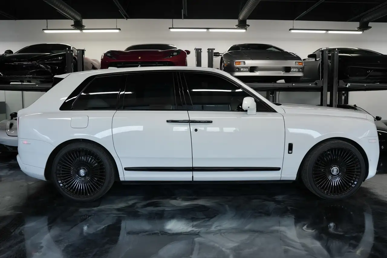 Rolls-Royce Cullinan снимка Rolls-Royce Cullinan