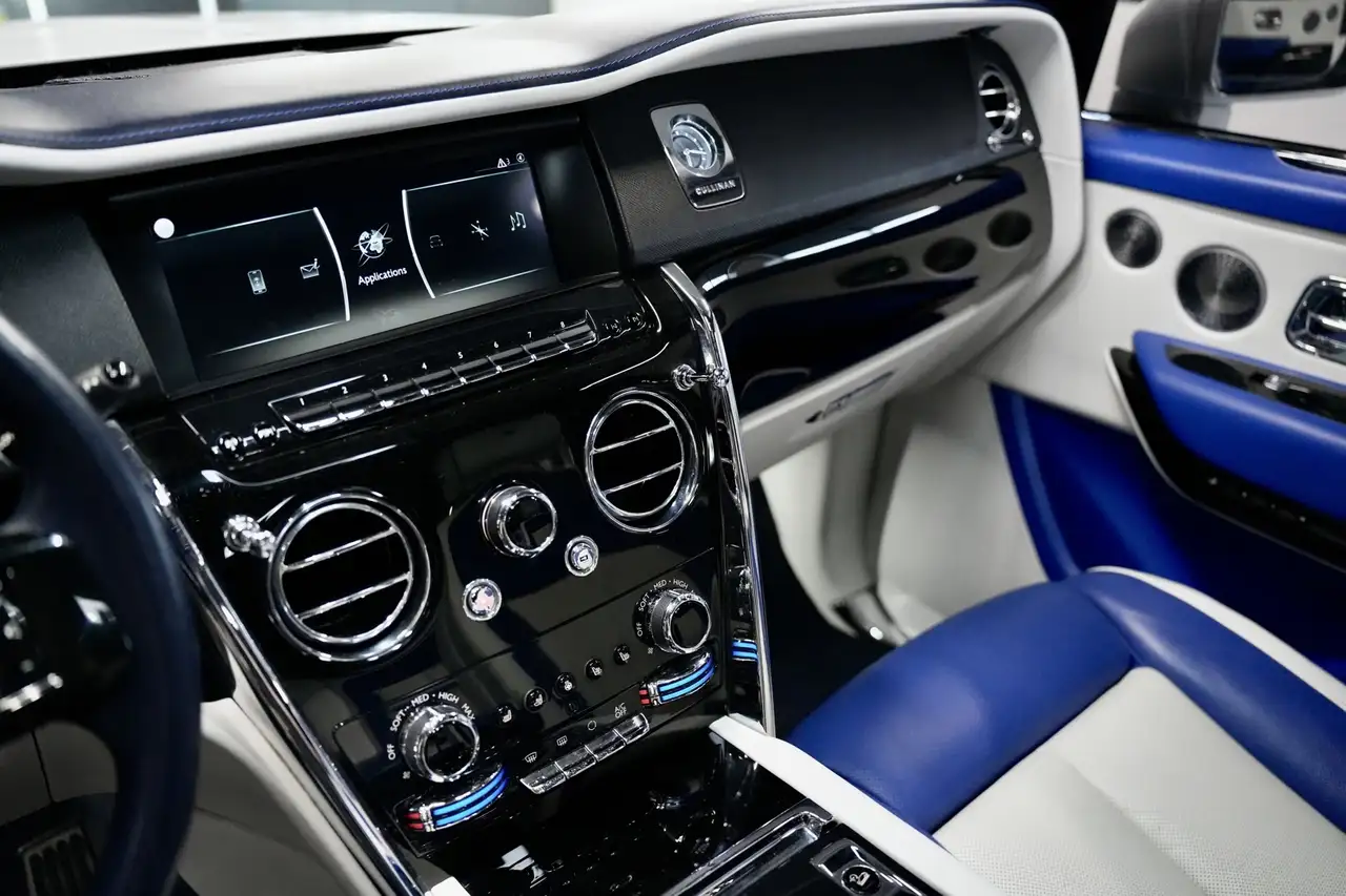 Rolls-Royce Cullinan снимка Rolls-Royce Cullinan