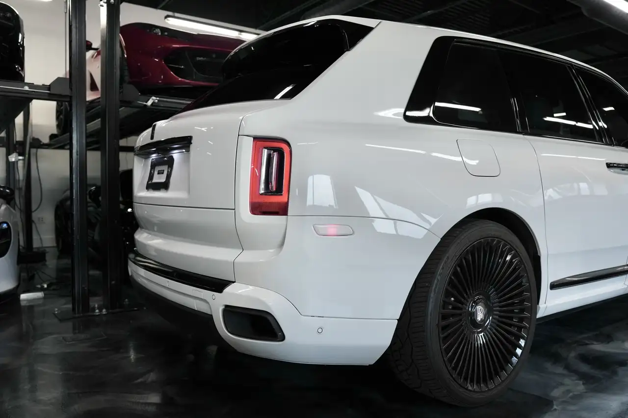 Rolls-Royce Cullinan снимка Rolls-Royce Cullinan