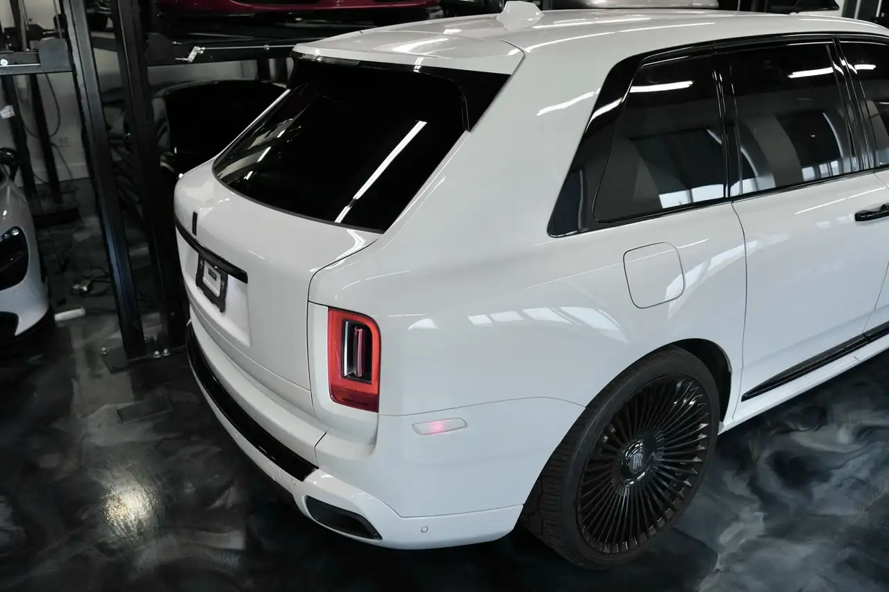 Rolls-Royce Cullinan снимка Rolls-Royce Cullinan