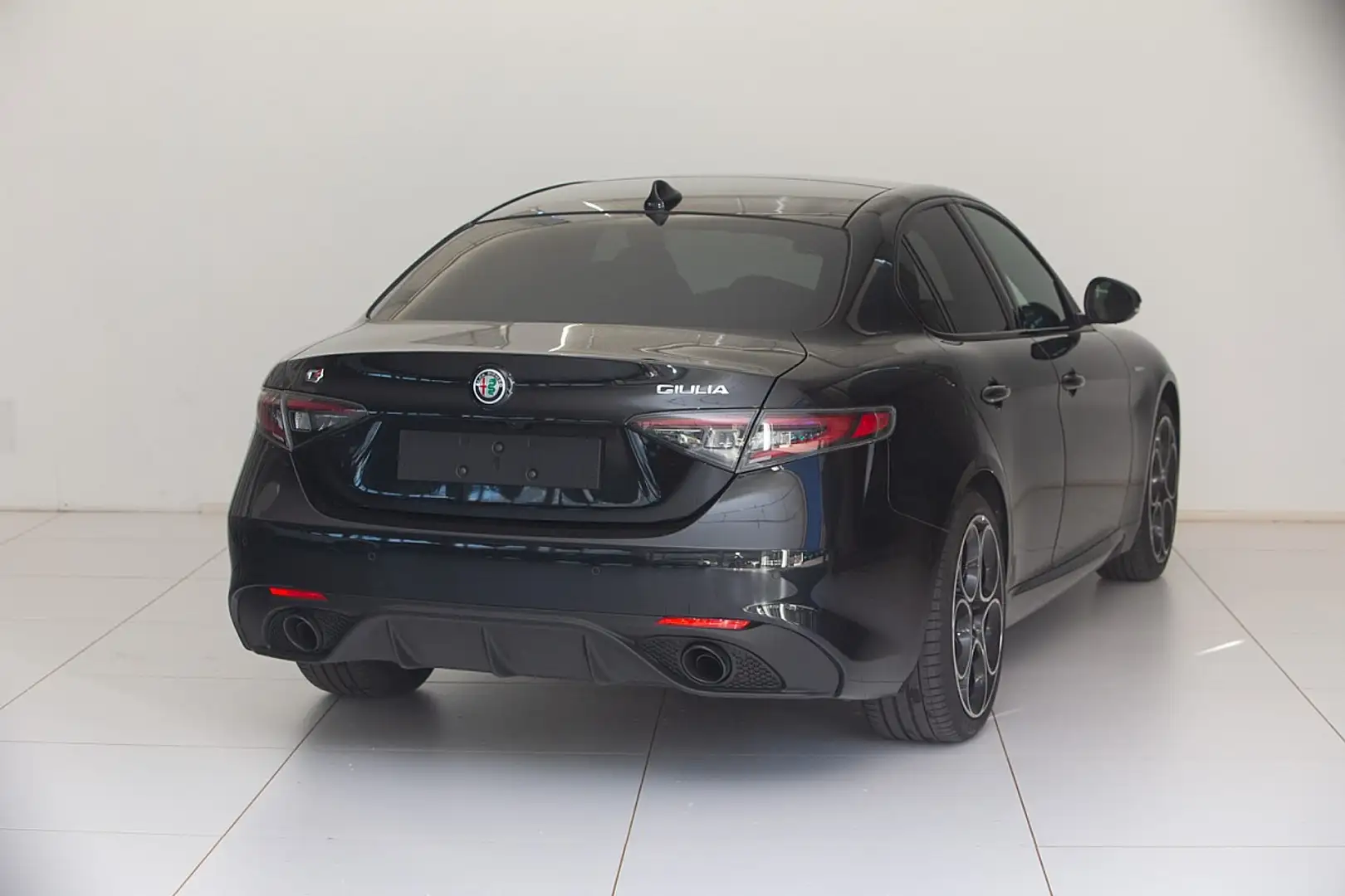 Alfa Romeo Giulia Sprint 2,0 16V 280 AT8 Q4 Schwarz - 2
